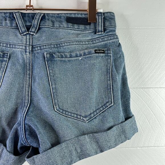 VOLCOM Light Wash Denim Boyfriend Fit Distressed Rolled Cuff Jean Shorts Size 24 - Picture 4 of 10